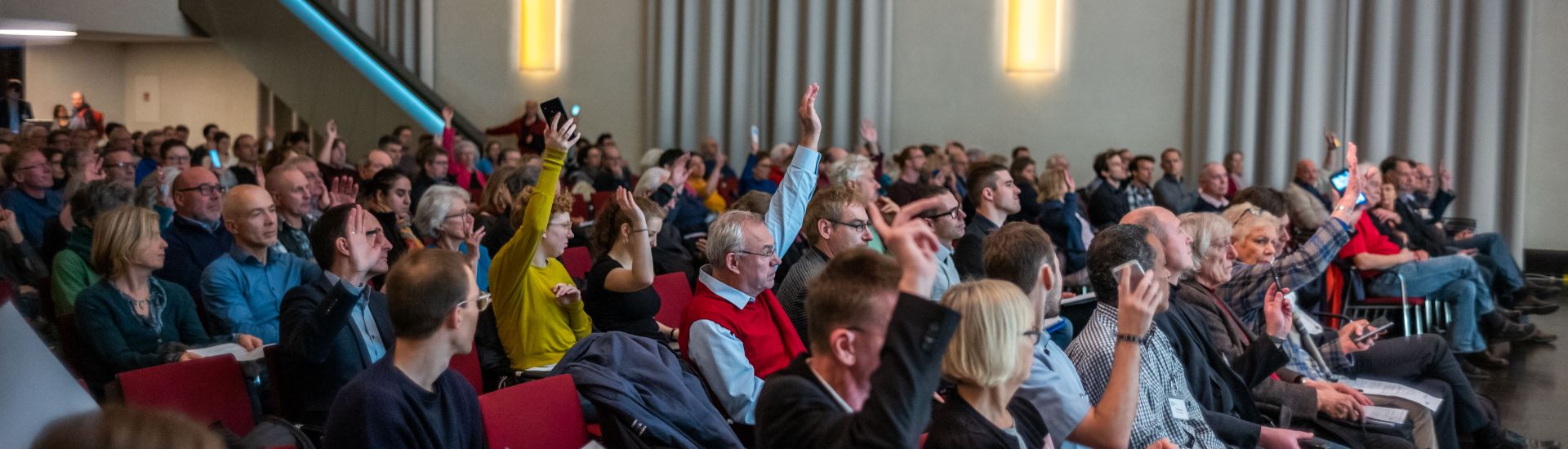 Blick in die gut besuchte neue Aula (Foto: Dittmer)