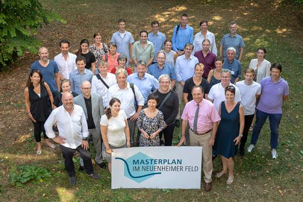 Die Planungsteams mit Steuerungskreis und Fachexperten beim Auftakttreffen des Planungsateliers. (Foto: Universität Heidelberg)